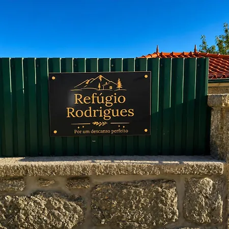 Refugio Rodrigues - Piscina & Jacuzzi Privados - Geres Valbom (Braga)